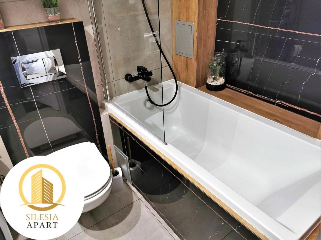 Apartament Granatowy Tychy Bagian luar foto